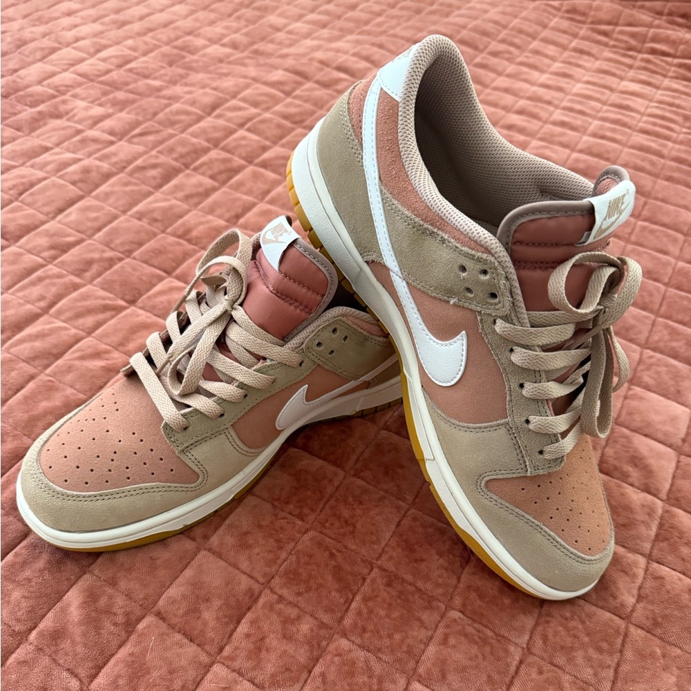 Nike Dunk Low Retro SE in the "Hemp/Terra Blush" colorway - Picture 4 of 7